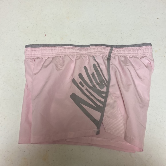 Baby pink Nike shorts - Picture 3 of 3
